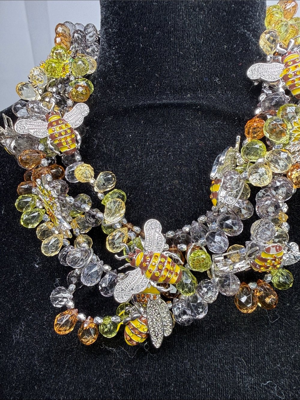 Sassy Jones Broach Necklace & Earrings - Picture 4 of 9